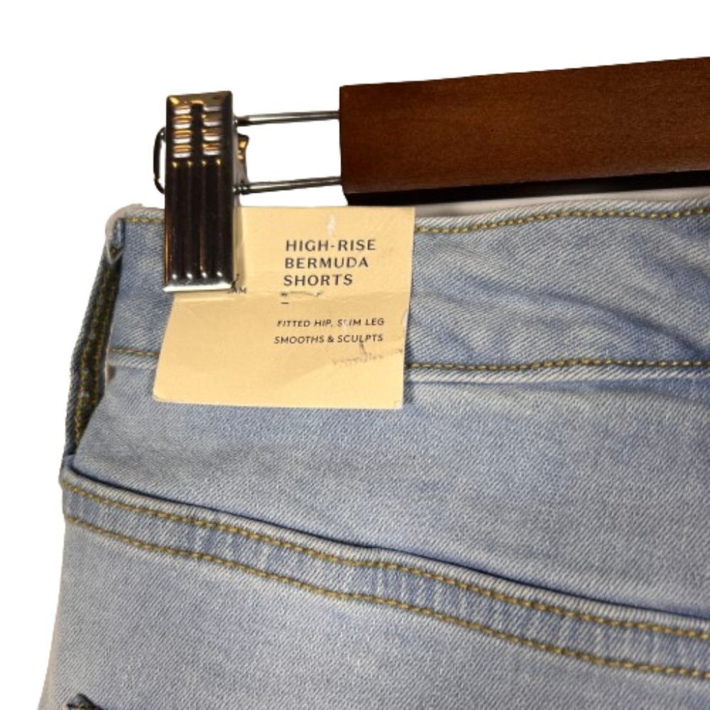 Universal Thread Womens Jean Shorts Bermuda High Rise Light Wash Denim Size‎ 2 - Picture 7 of 7